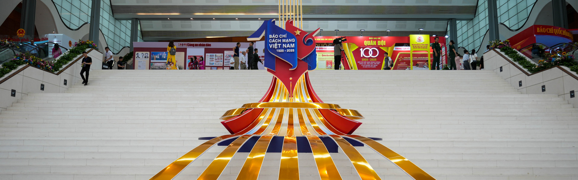 TRƯNG BÀY "100 NĂM BÁO CHÍ CÁCH MẠNG VIỆT NAM"