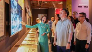 Đồng chí Nguyễn Trọng Nghĩa tới thăm và làm việc tại Bảo tàng Báo chí 